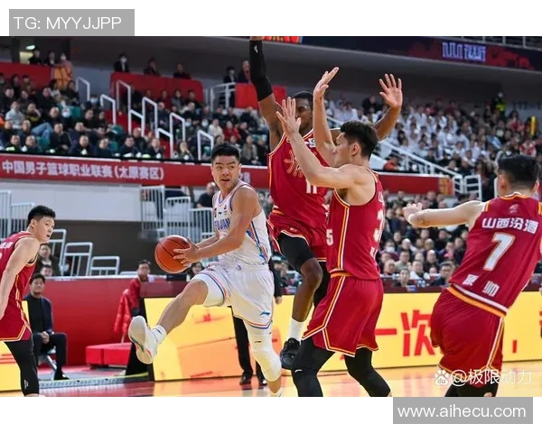 CBA赛场上的感人时刻镜头定格那一刻温情与汗水交织 CBA赛场上的感人时刻镜头定格那一刻温情与汗水交织